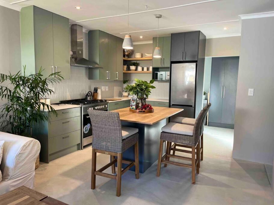 Amazing Brand New With Pool! *
