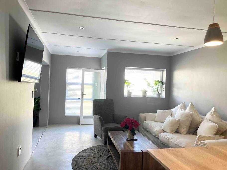 Amazing Brand New With Pool! * Hermanus