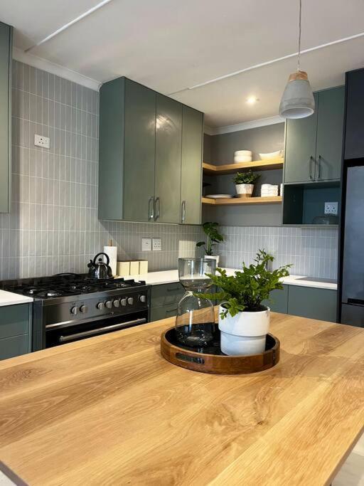 Amazing Brand New With Pool! Holiday home