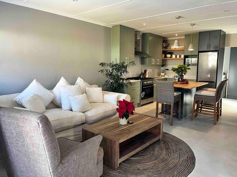 Amazing Brand New With Pool! * Hermanus
