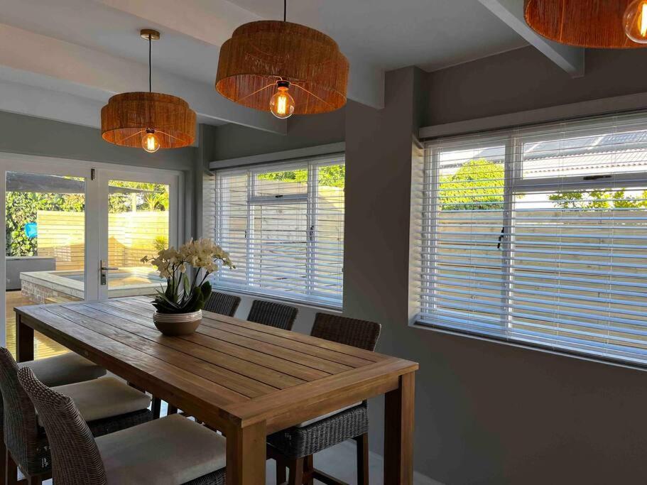 Amazing Brand New With Pool! Holiday home *