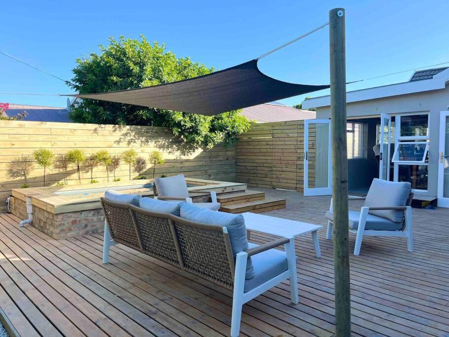 Amazing Brand New With Pool! Holiday home *