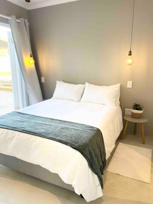 Amazing Brand New With Pool! Holiday home Hermanus