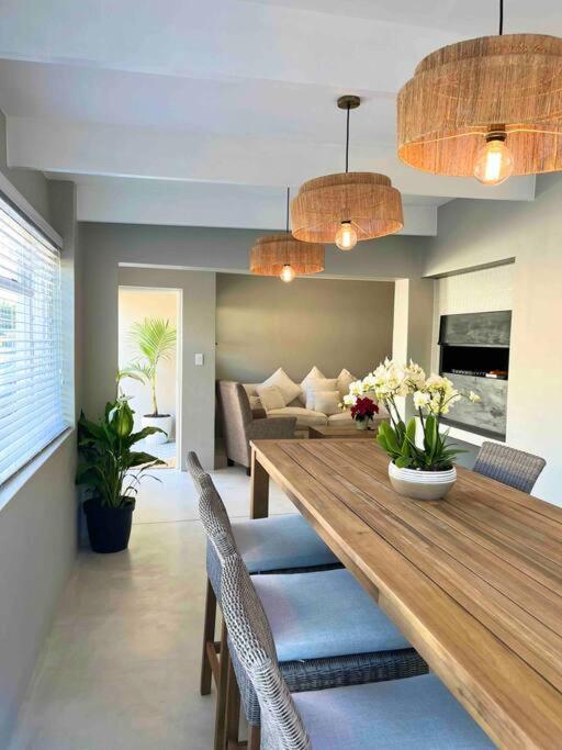 Holiday home Amazing Brand New With Pool! Hermanus