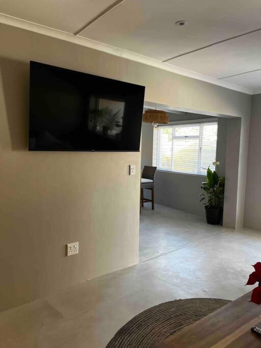 Amazing Brand New With Pool! Holiday home *