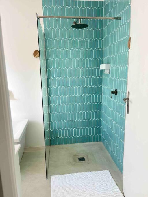 Amazing Brand New With Pool! Holiday home