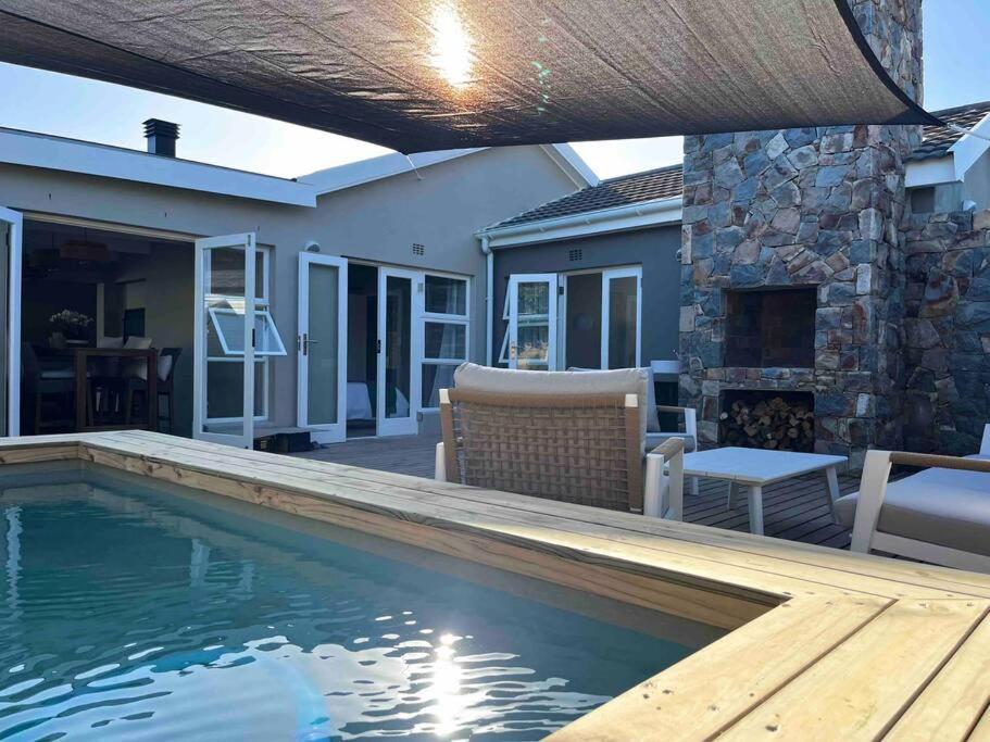 Amazing Brand New With Pool! *